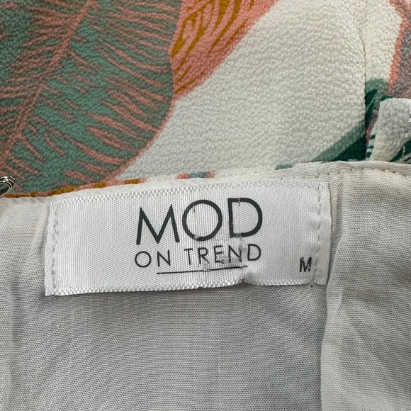 MOD On Trend Floral‎ Wrap Romper  V-Neck Ruffled Trim Spaghetti Straps Medium - Picture 3 of 16